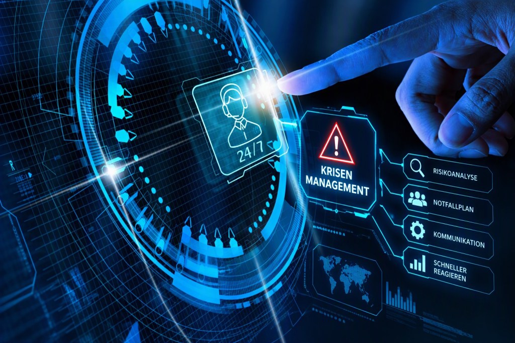 Grafik, die ein digitales Krisenmanagement-System darstellt, mit einem Finger, der auf ein 24/7-Symbol zeigt, und verschiedenen Optionen wie Risikoanalyse und Notfallplan.